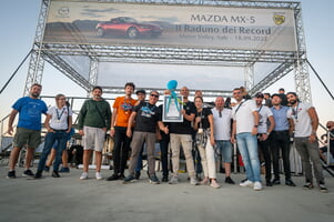Mazda_MX-5_Guinness_World_Record_088_highres.jpg