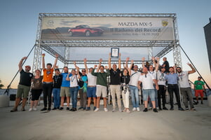 Mazda_MX-5_Guinness_World_Record_093_highres.jpg